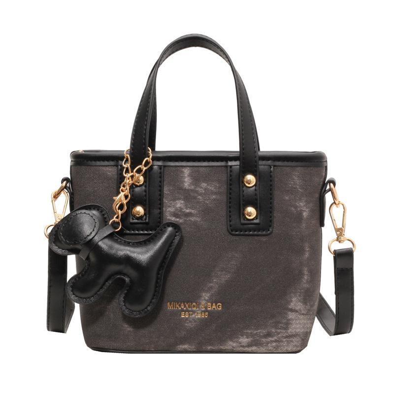 

Niche high-end small bag women s new trendy and versatile shoulder messenger bag fashionable portable bucket bag Without pendant чёрный