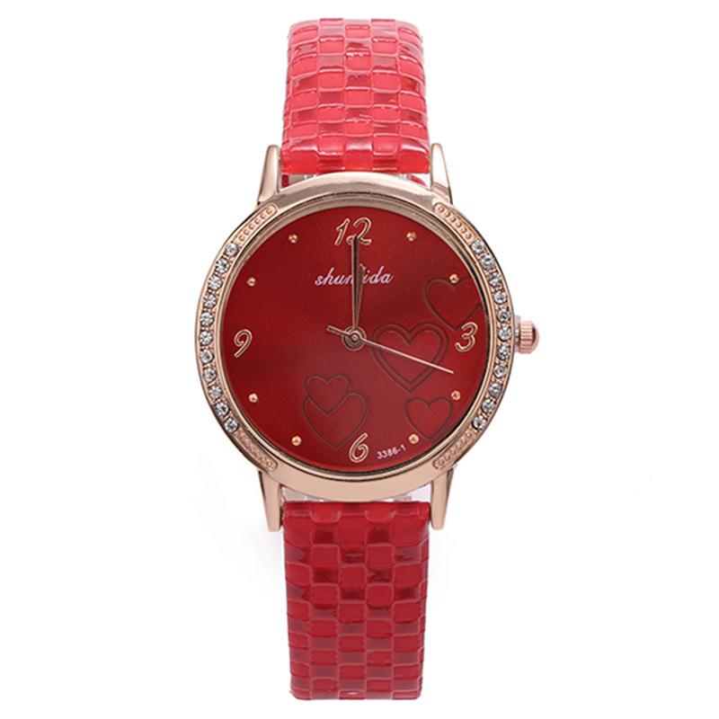 Diamond Love Women S Watch Fashion Trend Belt Quartz Watch Women S Light Luxury Niche Watch красный