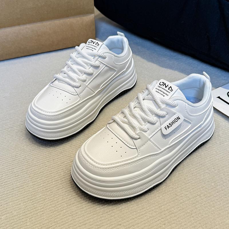 

Корейская версия модных маленьких белых туфель женские 2025 весенние туфли на платформе трендовые повседневные туфли на высокой подошве для новых студентов повседневная спортивная обувь 35