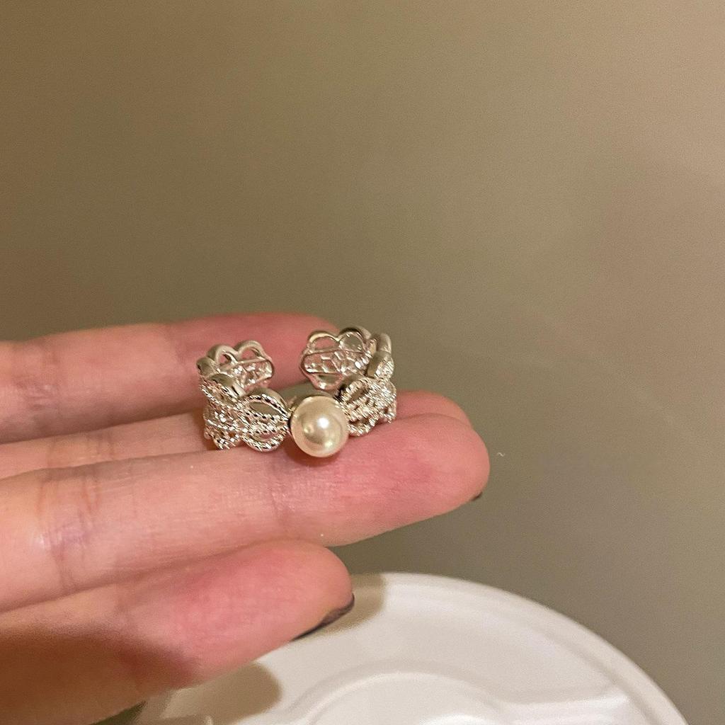 Xiaohongshu 925 Sterling Silver Exaggerated Plain Ring for Women – Simple, Luxurious, High-End Design.