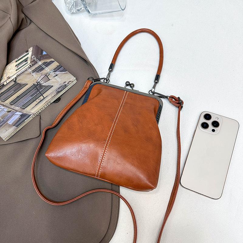 

Fashion niche shell women s bag new Korean version versatile handbag Internet celebrity texture shoulder bag messenger bag коричневый