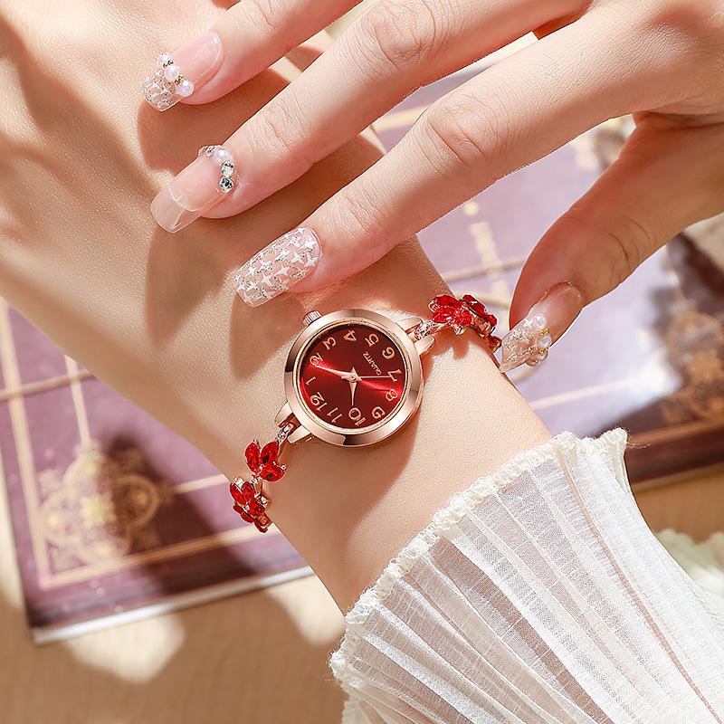 Chic Clover Women's Watch with Diamond Bracelet and Interchangeable Band