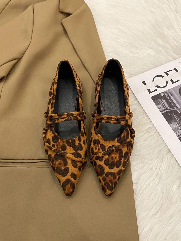 Flat-bottomed retro pointed leopard print single shoes women's shoes 2025 spring and autumn French soft sole not tired feet black commuter shoes