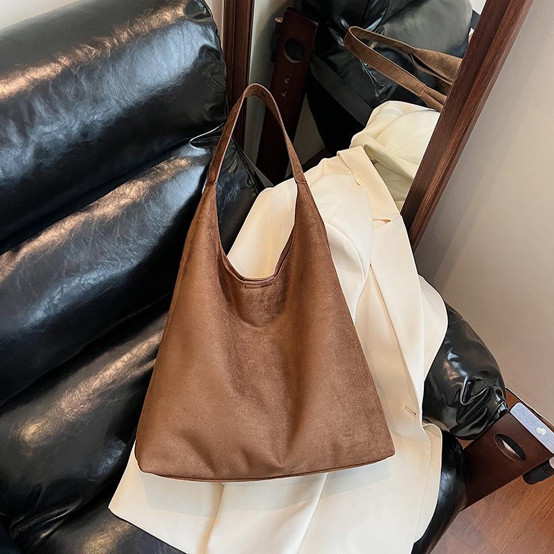 

Retro One-Shoulder Tote Bag - Women s Autumn/Winter 2025 Mother-Child Versatile Bucket Bag темно-коричневого