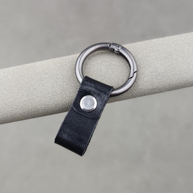 Men's Genuine Leather Car Keychain - Cowhide Creative Finger Ring Buckle with Leather Strap Pendant and Custom Spring Ring.
