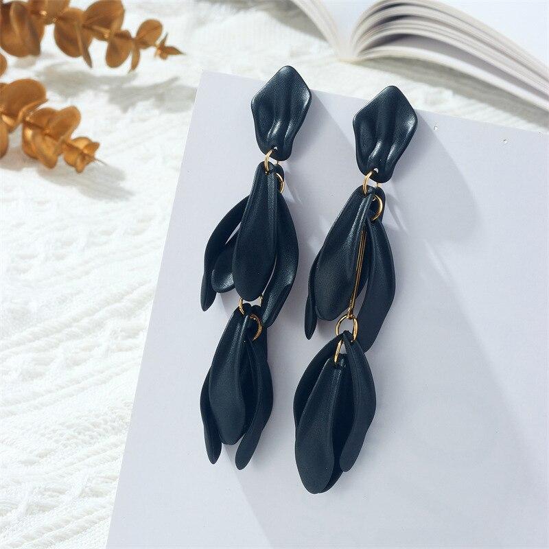 

Pinkdudu Fashion 6 Color Slender Tassel Petal Earrings Creative Light Luxurious Flower Earring for Women Jewelry PD1548 Black чорний