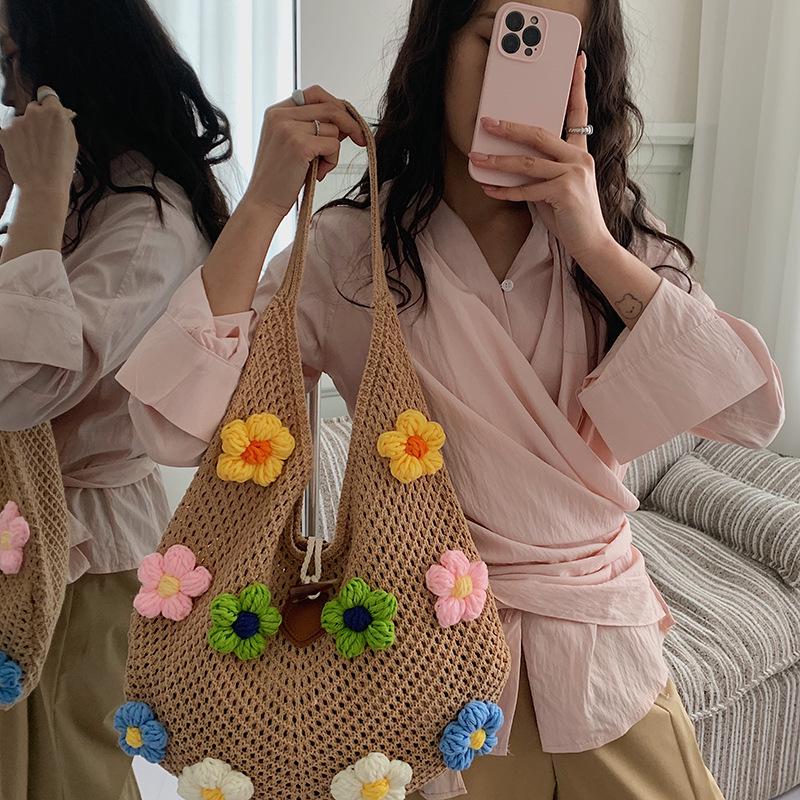 2026 Women's One-Shoulder Tote: Large Capacity, Three-Dimensional Floral Hollow Woven Design