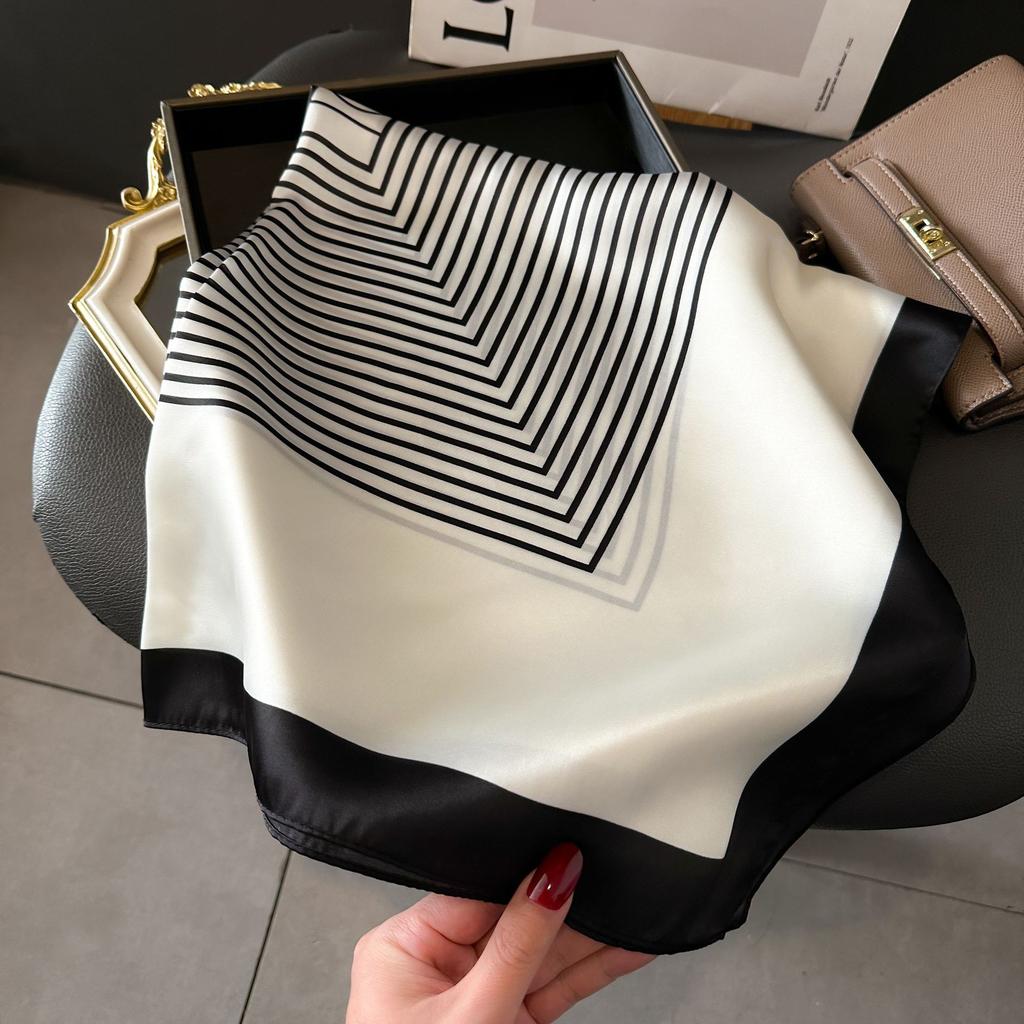 Retro Silk Scarves Versatile Spring and Autumn Professional Wear Accessories Korean Version of Literary Scarves Scarves Scarves New Fashion Small Squa