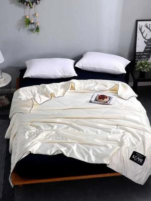 Lyxemulering Silke Quilted Quilt Queen High End Vår Sommar Satin Quilts Mekanisk tvätt Mjuk Bekväm tunn täcke