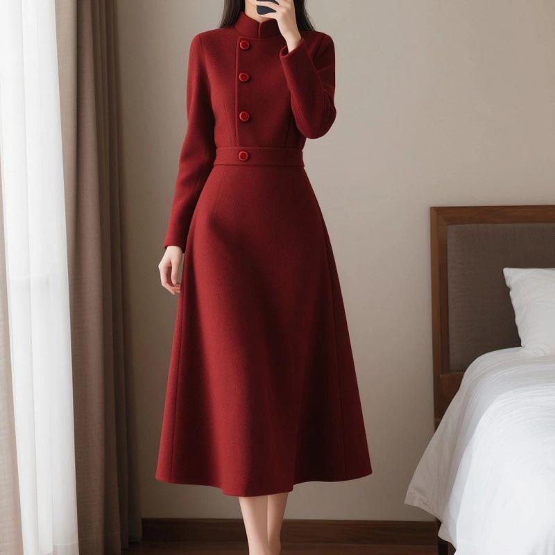 Elegant Autumn/Winter Retro Dress: Waist-Cinching, Mid-Length, Stylish for Ladies' Commuting.