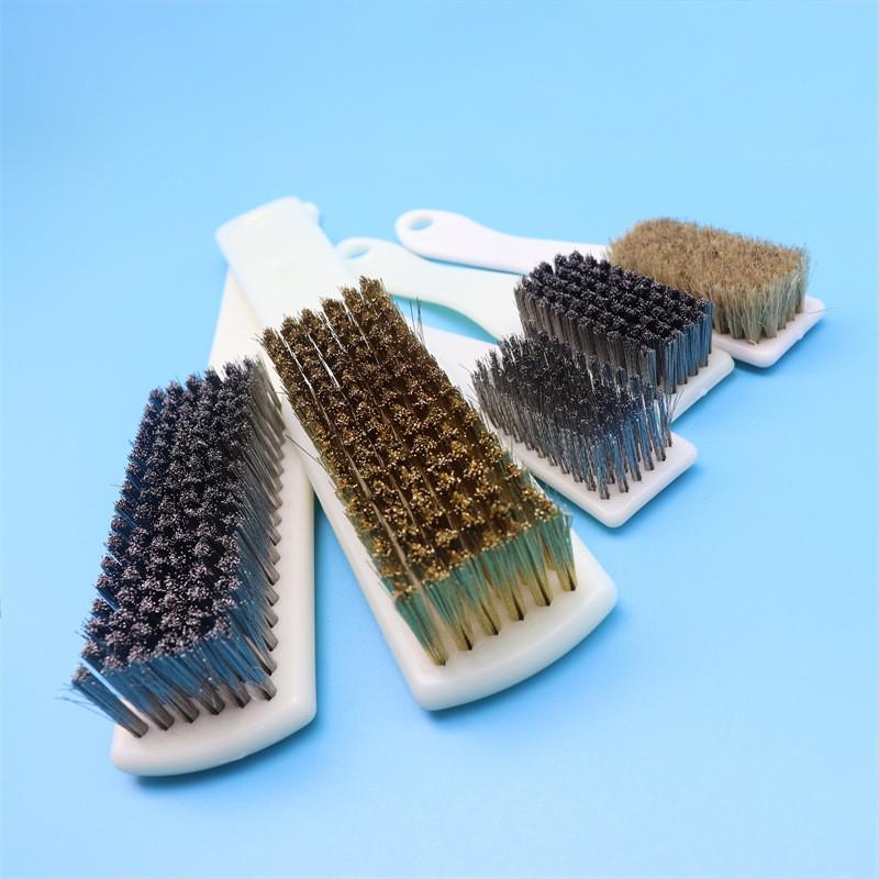 Long Handle Stainless Steel and Copper Wire Brush for Rust Removal
