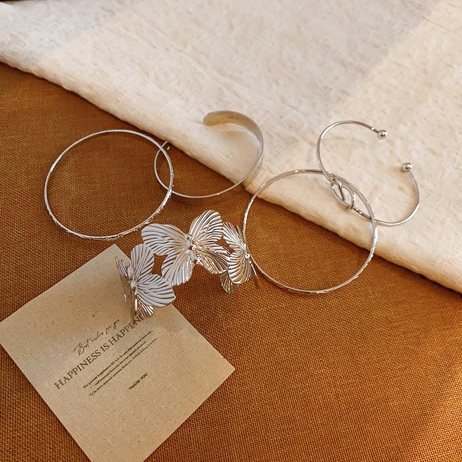 Elegant Metal Knotted Pleated Butterfly Bracelet: High-End European and American Style for Women