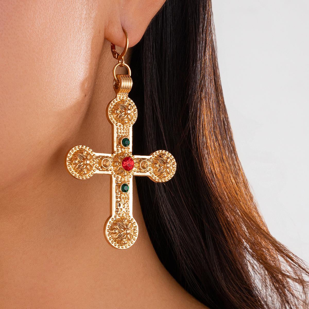 Ingemark Exaggerated Cross Jesus Pendant Drop