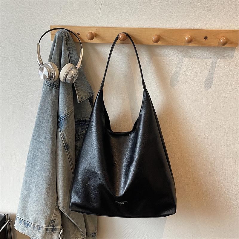 Нишевая модная сумка-тоут большой вместимости для通勤, женская осенняя новая сумка подмышку, модная повседневная простая сумка-тоут