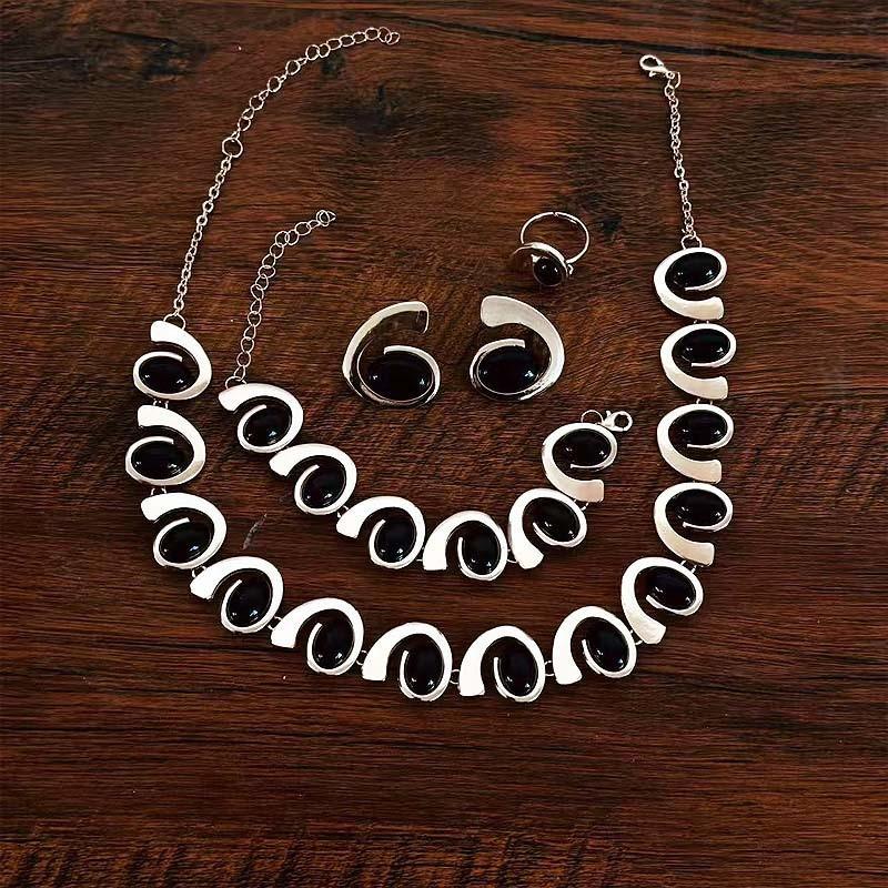Vintage Spiral Snail Necklace Bracelet Ring Stud Earrings 4-piece Set Exquisite Luxury Charm