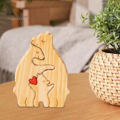Personalisiertes Bärenpuzzle aus Holz mit 2–7 Familiennamen. Bärenpuzzle aus Holz, Schreibtischfigur, individuelle Skulptur mit Familiennamen für neue Eltern