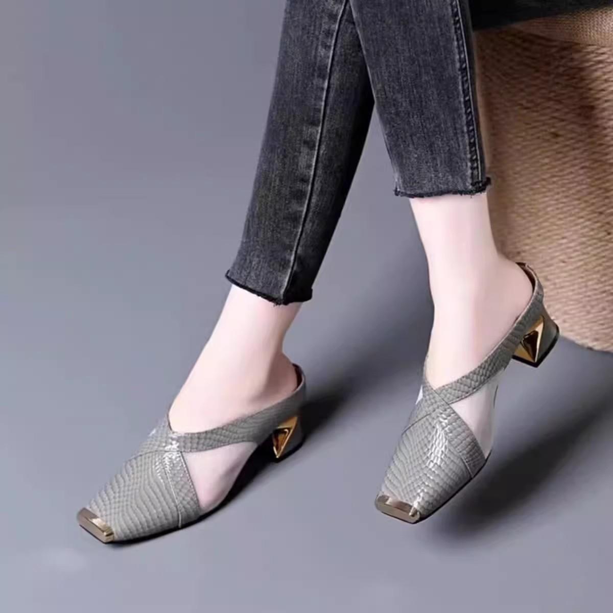 

Лето 2025 новые полушлепанцы из крокодиловой кожи женская модная железная головка толстый каблук удобные универсальные высокий каблук уличные сандалии 40 серый