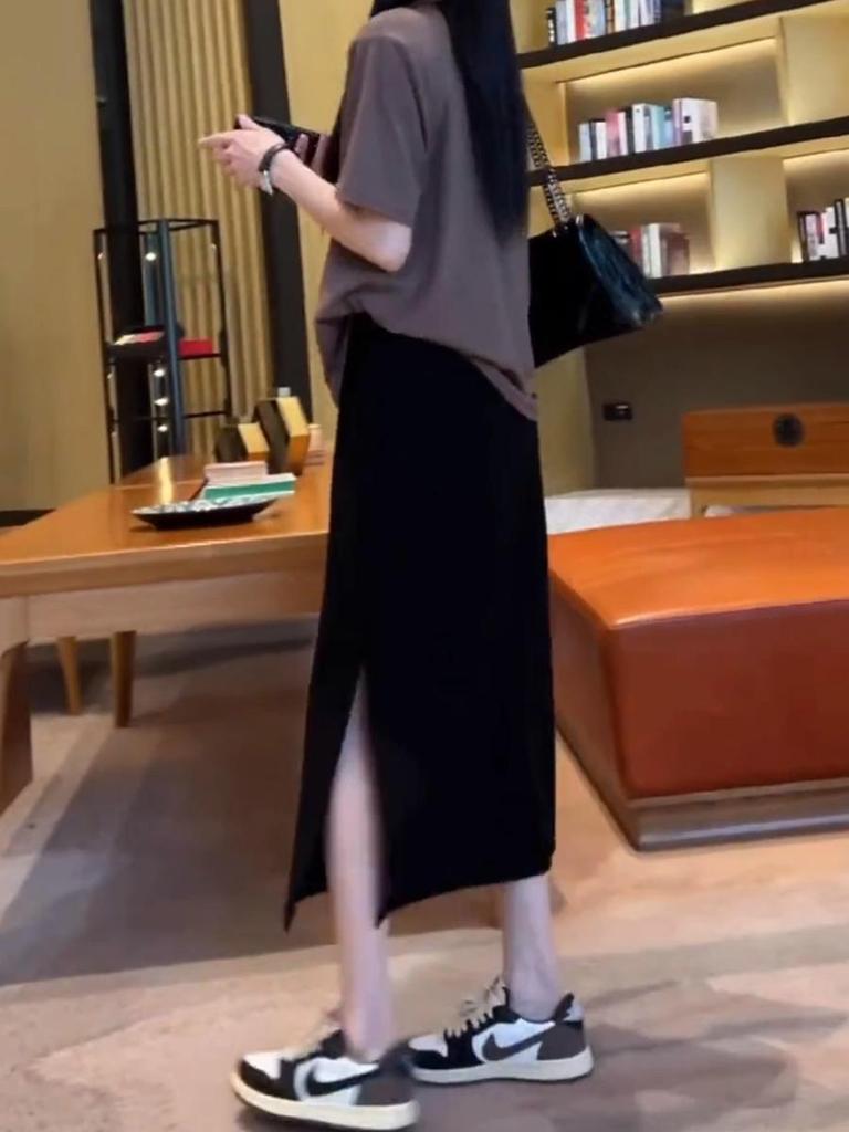 2025 Koreanischer High-Waist Schwarzer A-Linien Schlitzrock für Damen - Slim-Fit & Figurumschmeichelnd für Birnenförmige Körper