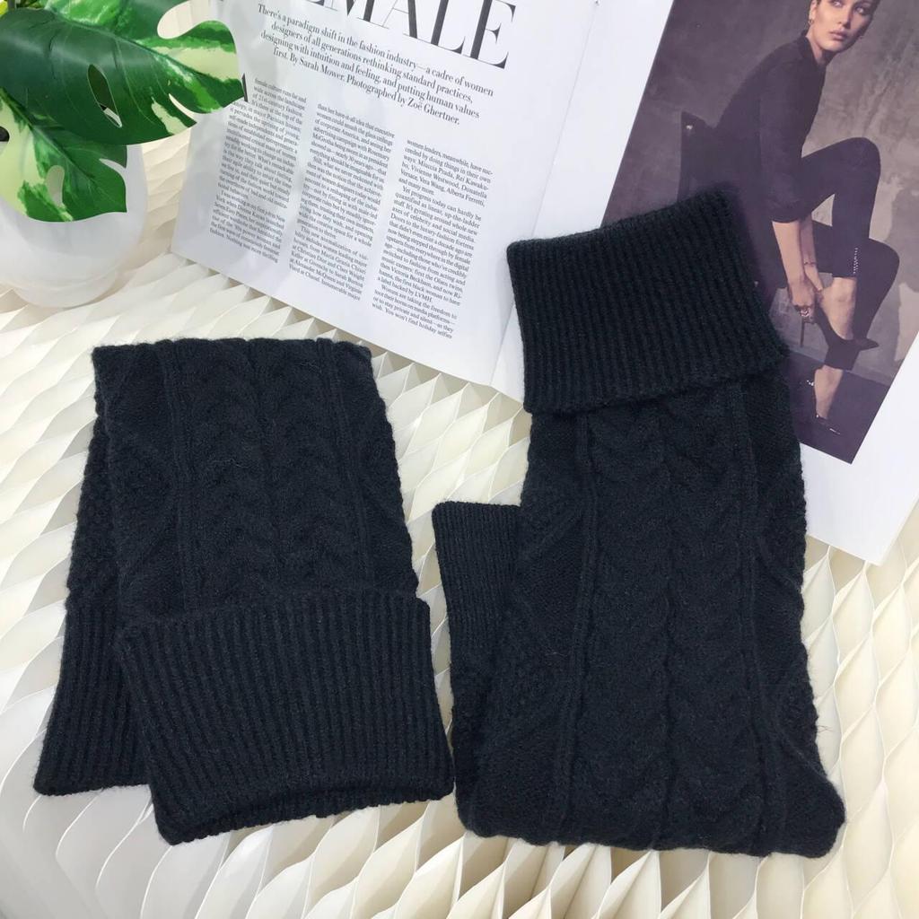 "Winter New Thick Knit Socks - Korean Style, Warm, Slim-Fit."