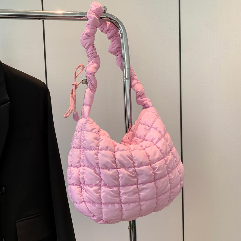 2025 neue koreanische gefaltete Wolken-Tasche Damen-Umhänge-Messenger-Tasche Mode Daunenbaumwollkleidung Achselhöhlen-Knödel-Tasche