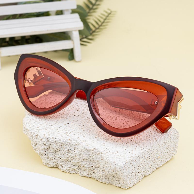 Vintage Black Cat Eye Sunglasses Women Men UV400 Protection Elegant Unisex Retro Style Fashion Frame