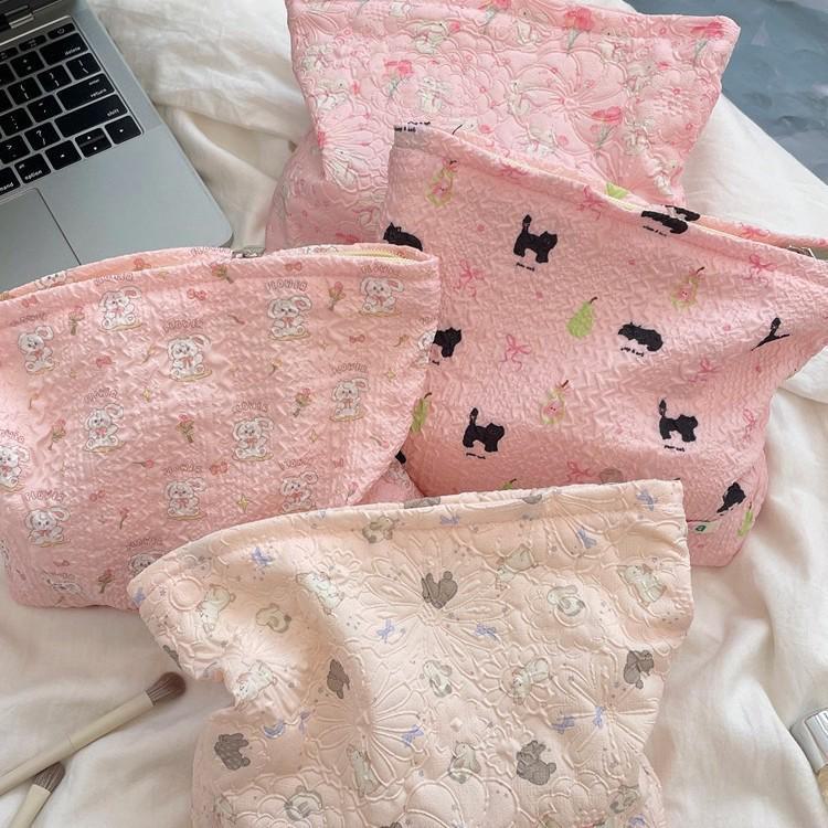 Geprägte Cartoon-Kosmetiktasche, Sanfter Stil, Reise-Toiletten- und Hautpflege-Aufbewahrungstasche mit großer Kapazität