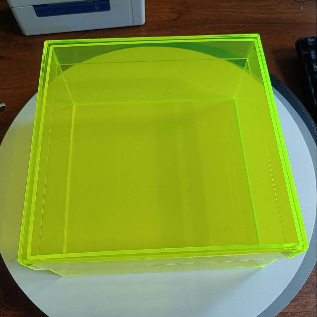 Acrylic Mooncake Storage Box with Flip Cover - Elegant Souvenir Gift for Weddings, Bridesmaids, and Groomsmen