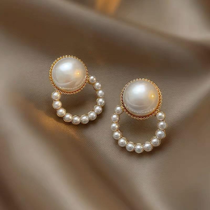 Light Luxury Pearl Stud Earrings Celebrity Temperament Flower Earrings Elegant High-end Earrings