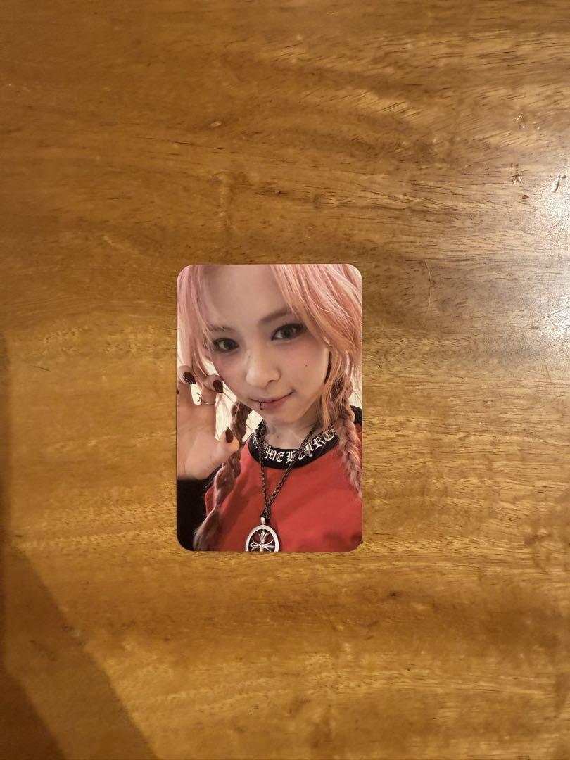 

[USED] Itzy born to be Ryujin trading card