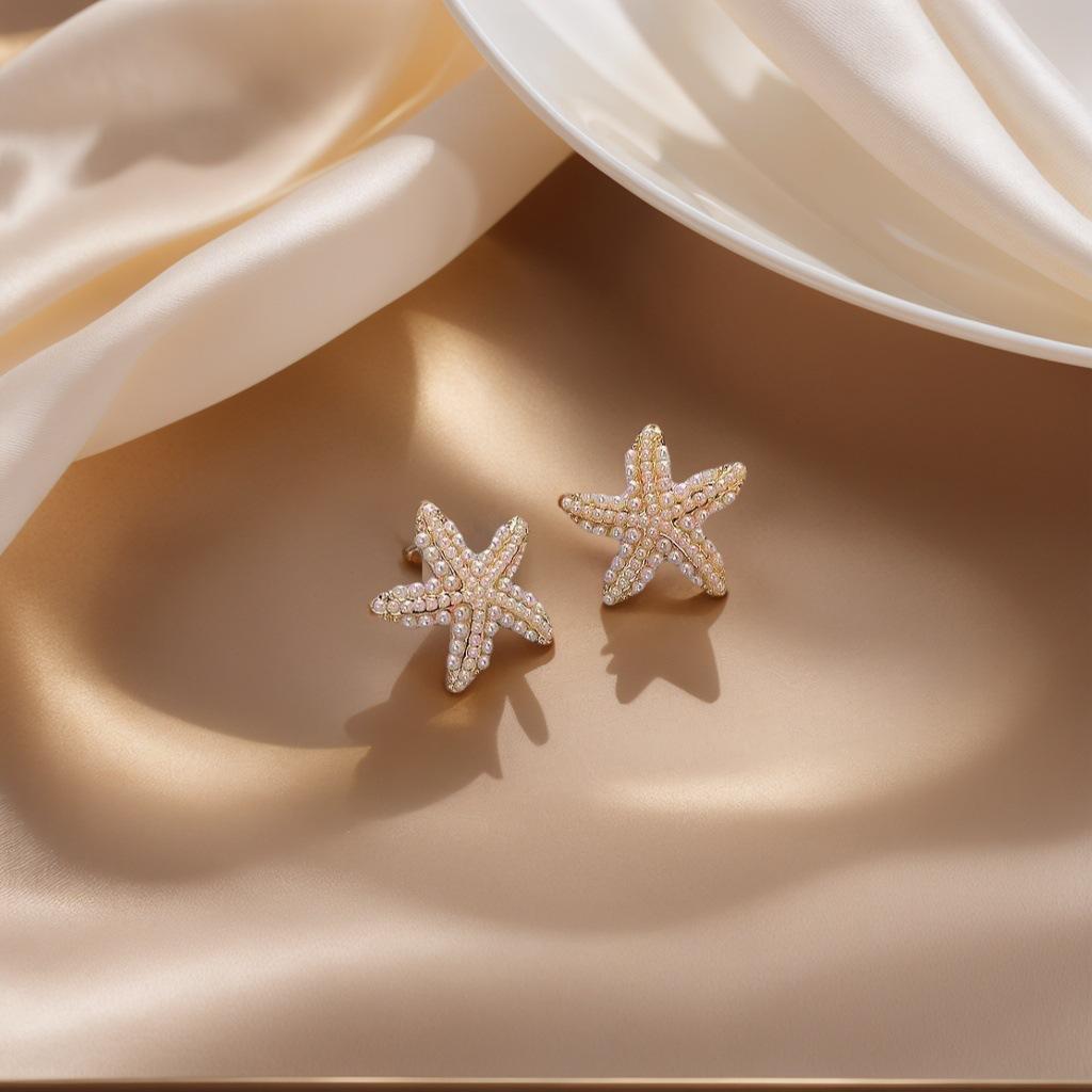 Mini Plastic Beads Starfish Stud Earrings for Women Wedding Party Elegant Jewelry Golden Animal Star Geometry Jewelry Gift
