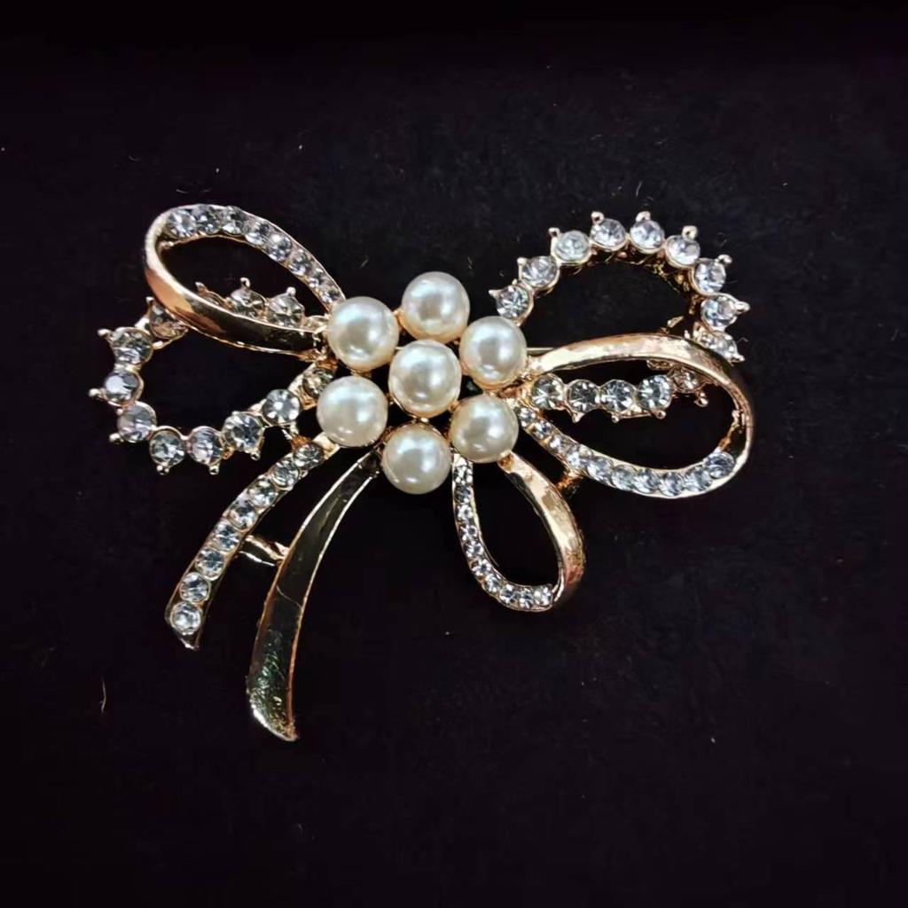 High-End Luxury Flower Pearl Brooch and Corsage Pin – Creative Versatile Accessory