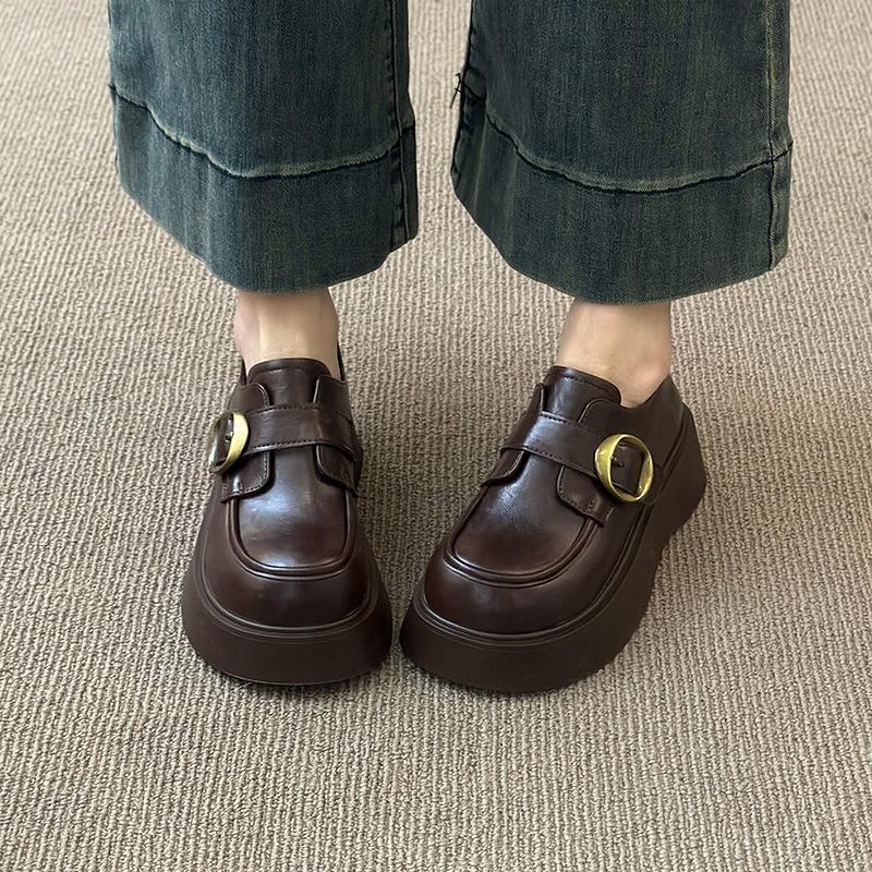 Bruna skor i brittisk stil med hög plattform, små läderskor för kvinnor, 2025 nya vår- och höstskor, mångsidiga kjolskor, Mary Jane loafers