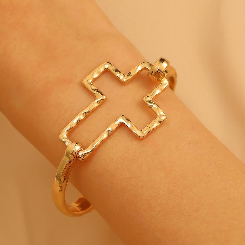 Creative Gold Color Hollow Cross Opening Bracelet for Women Simple Metal Hollow Heart-Shaped Bracelet Personality Jewelry Gift