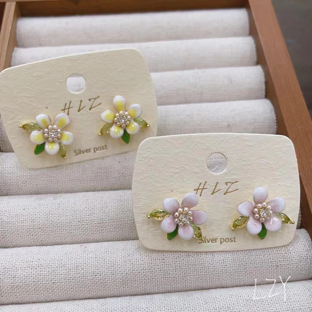 

Серьги-пусеты в виде розовых цветов с дофамином: Элегантный французский дизайн, Высококлассные, Серьги с уникальной атмосферой