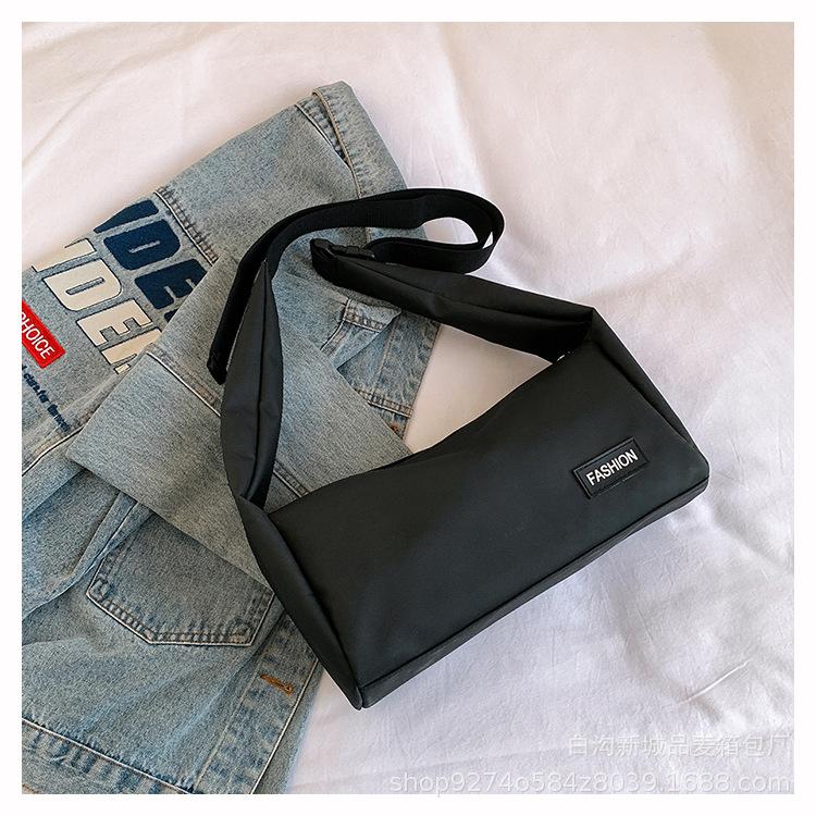 Nylon small bag women's 2025 new casual lightweight messenger bag fashion sports shoulder bag simple commuter bag