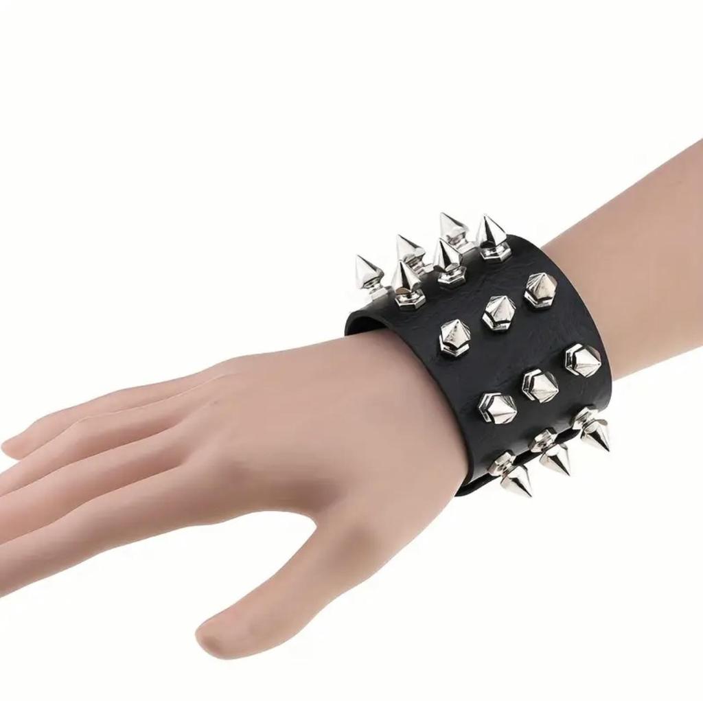 Bracciale Punk Teschio Gotico Europeo e Americano: Stile Rock per Nightclub Y2K e Accessori per Moto