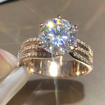 Sparkling Twisted Metal Inlaid White Zircon Ring for Women's Daily Wear To Receptions