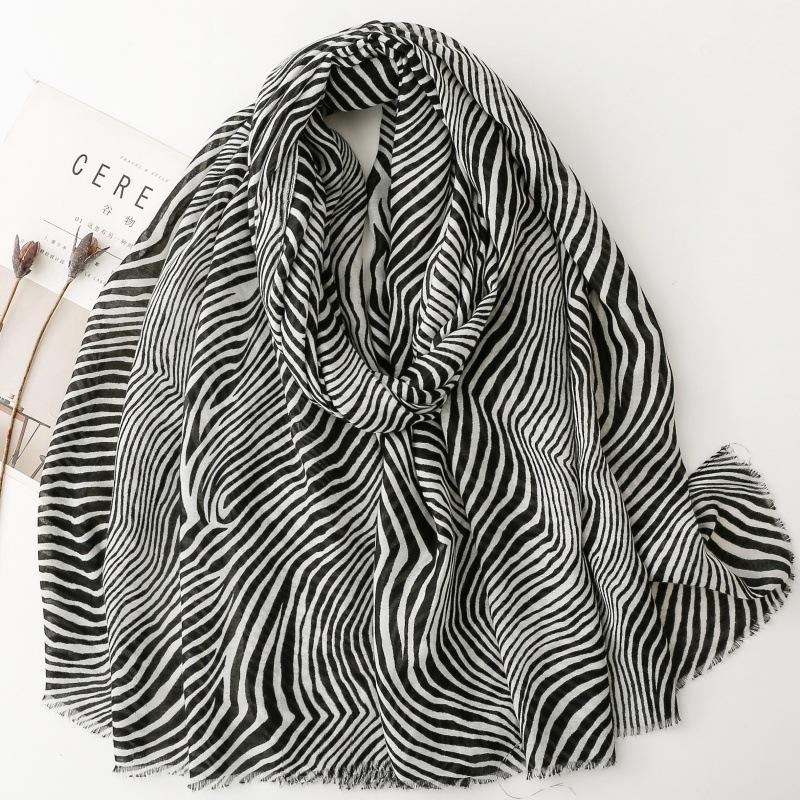 Elegant Women Silk Scarf Wrap Shawls Vintage Striped Print Sunscreen Bandanas Hijab Mujer Boho Scarve Pareo Casual Fashion New