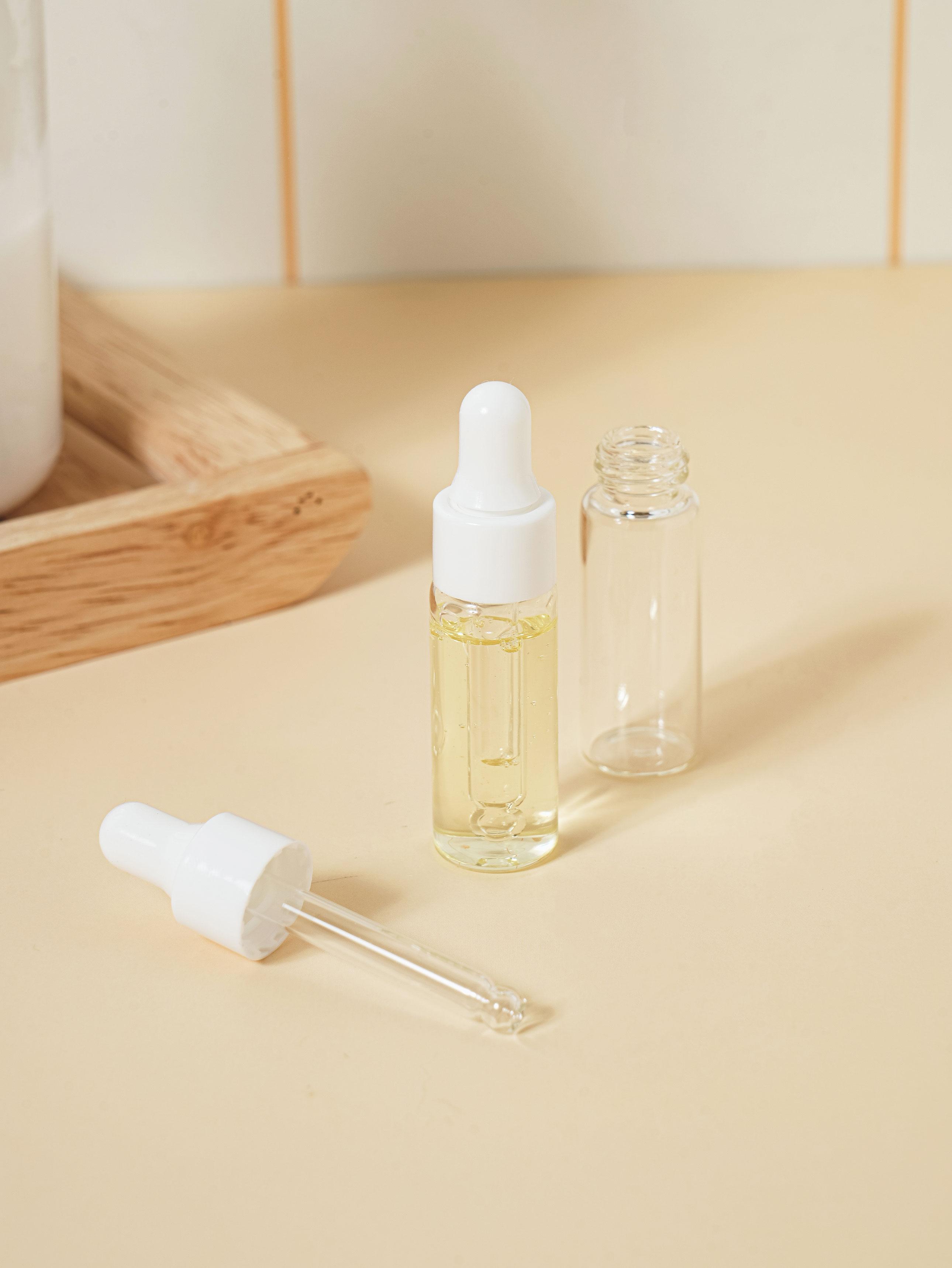 

Mini Cosmetic Ampoule Bottles 5.5ml (2-Pack) Travel Size 1ea