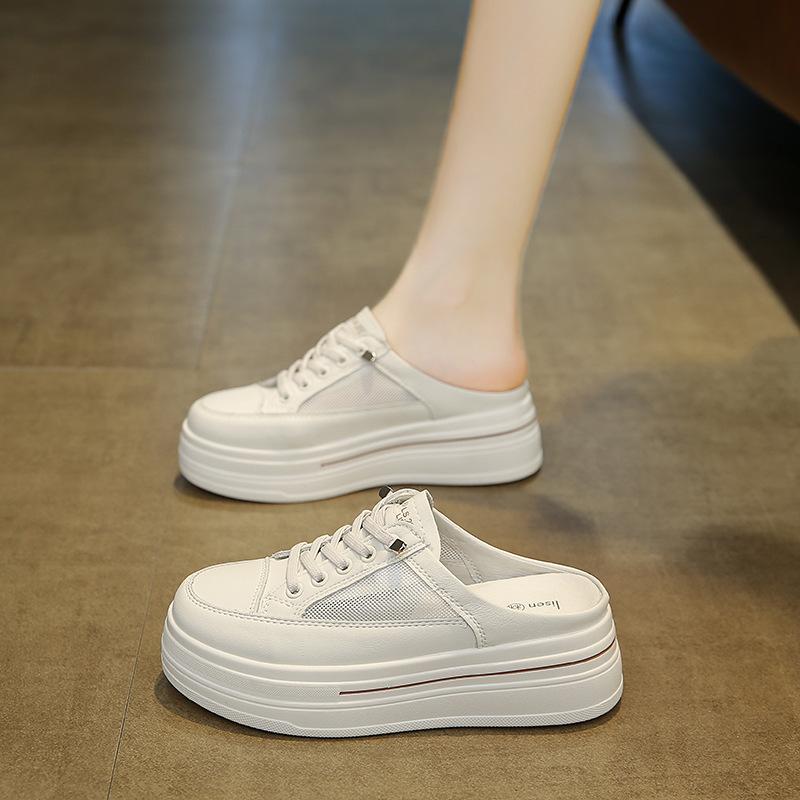 Kleine weiße Schuhe Taschenkopf halber Slipper Damen dicke Sohlen erhöhen die Höhe 2025 Sommer neue Modelle platzen Mode faule Leute tragen vielseitig lässig