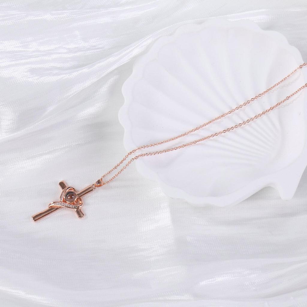 Heart-Shaped Projection Necklace: 'I Love You' In 100 Languages - Perfect Couple's Gift