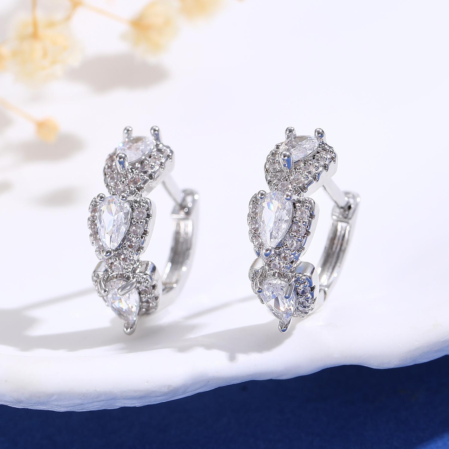 

Світлі розкішні жіночі сережки з синіми краплями води в стилі ретро 1 pair білий