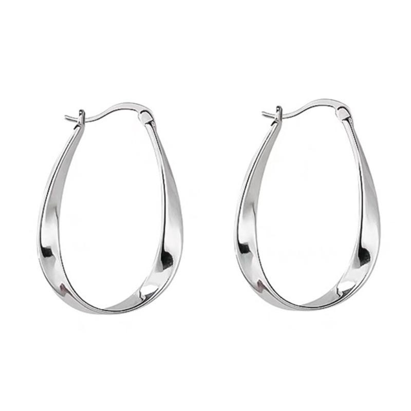 Elegantní geometrické náušnice kruhové s twistem pro trendy ženy s designem Möbiovy pásky a ženským půvabem pro každodenní nošení