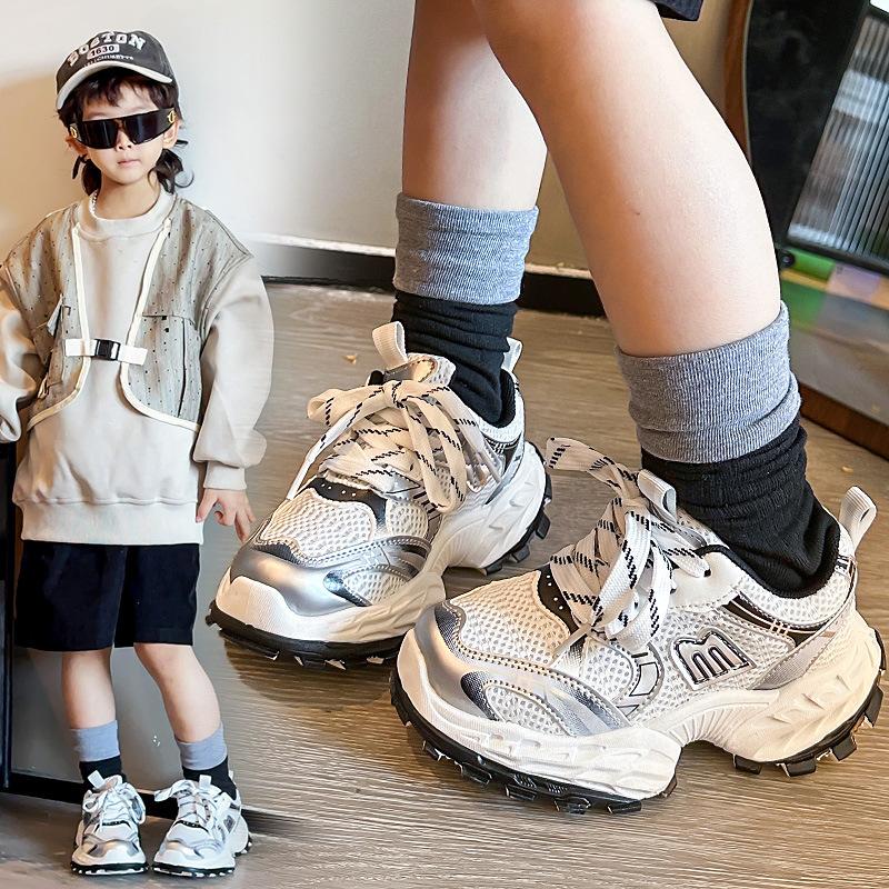 Neue 2025 Frühling Kinderschuhe leicht Mädchen Dad Shoes mittlere und ältere Kinderschuhe schwarz weichsohlige Jungen Sportschuhe