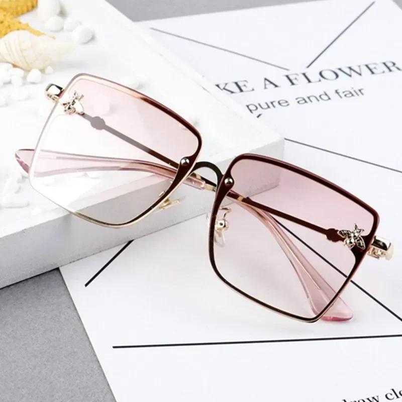 Fashion  Gold Bee Square Sunglasses Women Retro Oversized Glasses Men Shades Metal Frame Ladies Sunglasses Zonnebril Dames