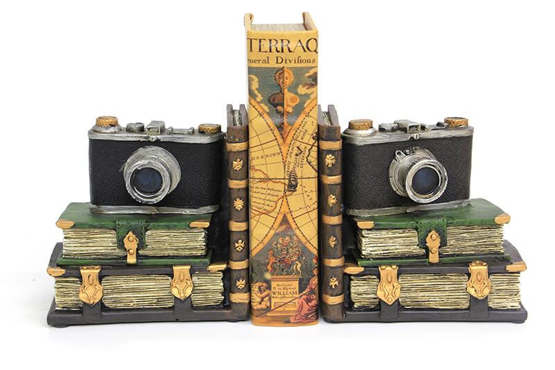 

Книга-стопор Книга и фотоаппарат