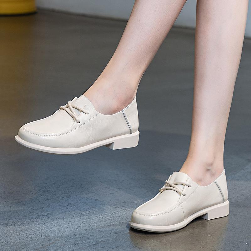 

Плоские мокасины Белые туфли 40 бежевый