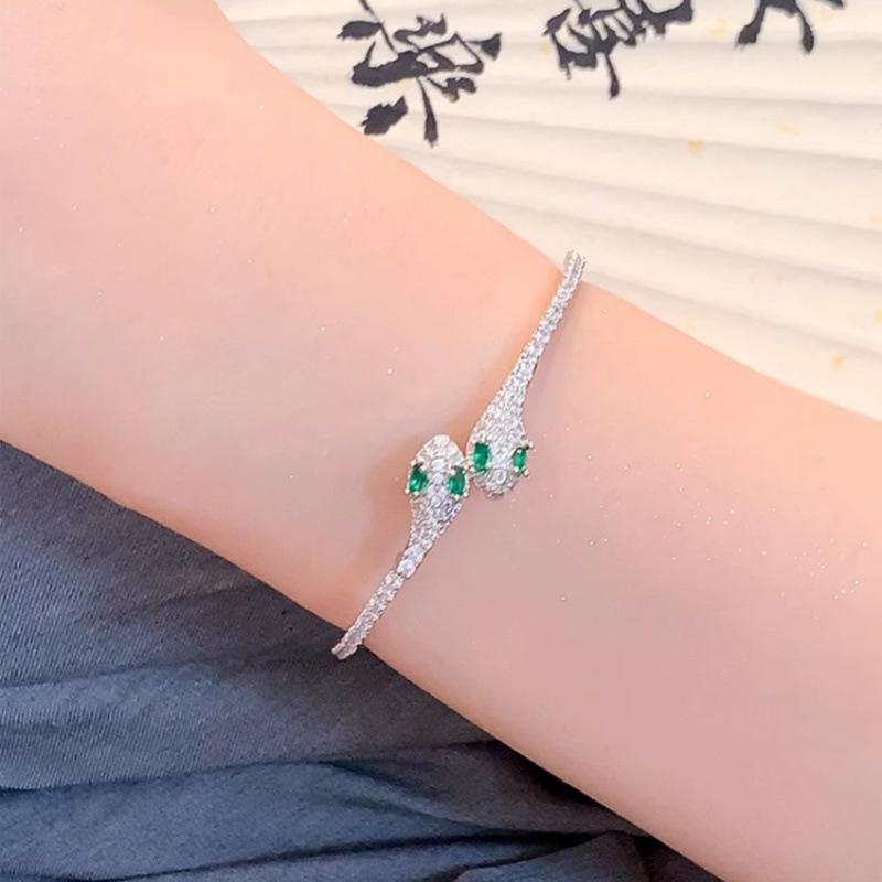 Exquisite Green Snake-Shaped Bangle: Luxury Open Bracelet for Women