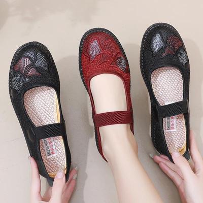 Spring Women's Non-Slip Soft Sole Elderly Shoes - Retro Beijing Cloth Style for Mothers and Grandmothers