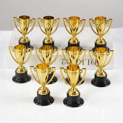 5 Stück Plastik Goldene Mini Trophäe Auszeichnung Spielzeug Preise für Kinder Geburtstagsfeier Gastgeschenke Kindergarten Belohnungen Kinder Piñata Füllungen